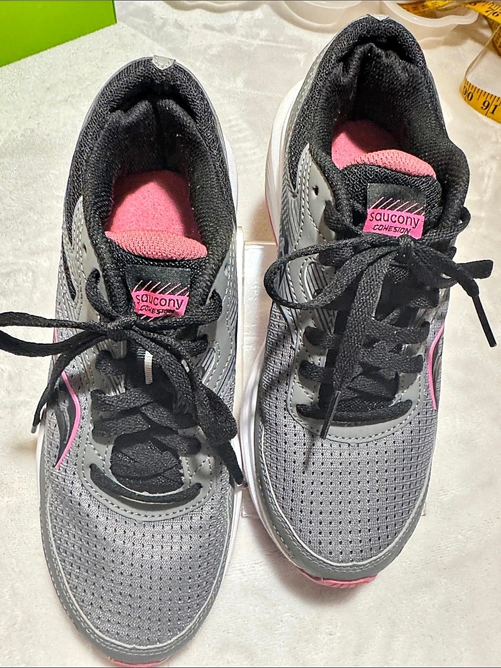 Saucony Cohesion 16 Women's Gray & Pink Athletic Shoes US 8 Like New